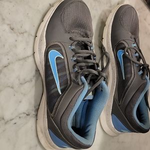 Ladies Size 9 US Nike Running Shoes